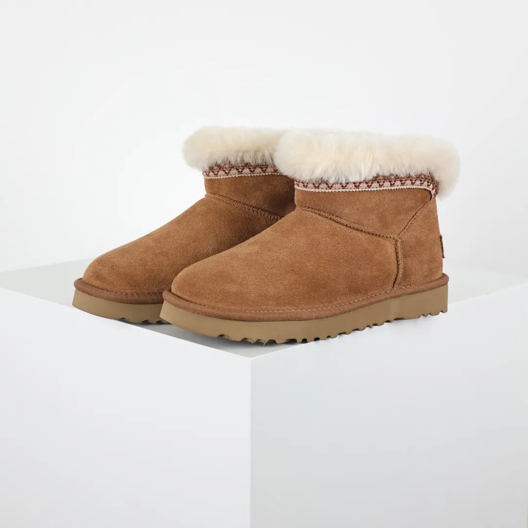 Copywriting price 💰600 The core recommendation is good price. The platform’s foreign trade is exclusively for UGG Classic women’s snow boots 1174496. Produced by the ten-year-old brand shoemaking factory production line. Pay attention to every detail. Longfeng A-grade genuine sheep fur is integrated. It is built in full compliance with the ZP process. Size: 35 36 37 38 39 40
